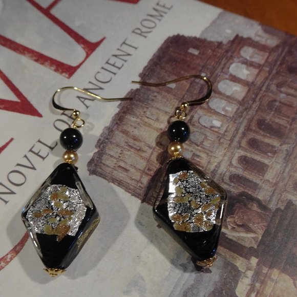 Handcrafted earrings made from diamond-shaped Murano - Picture 9 of 13